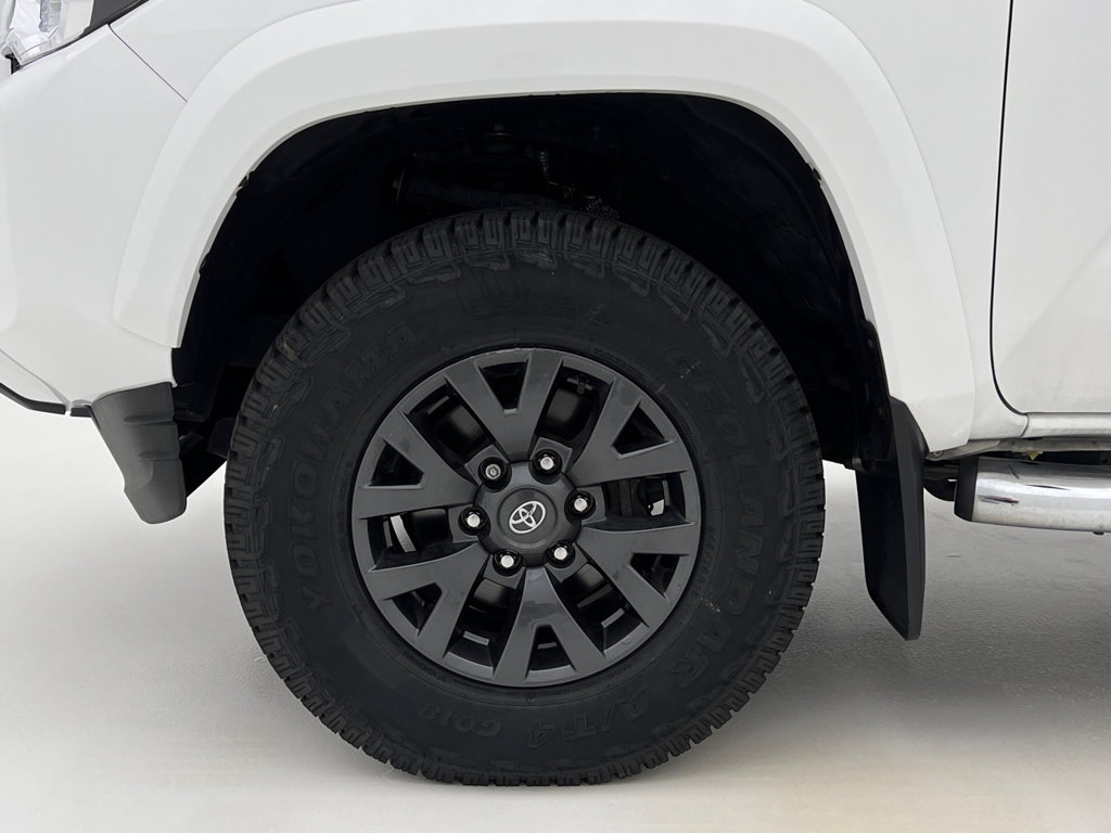 Used 2022 Toyota Tacoma SR5 AWD/4WD image 25
