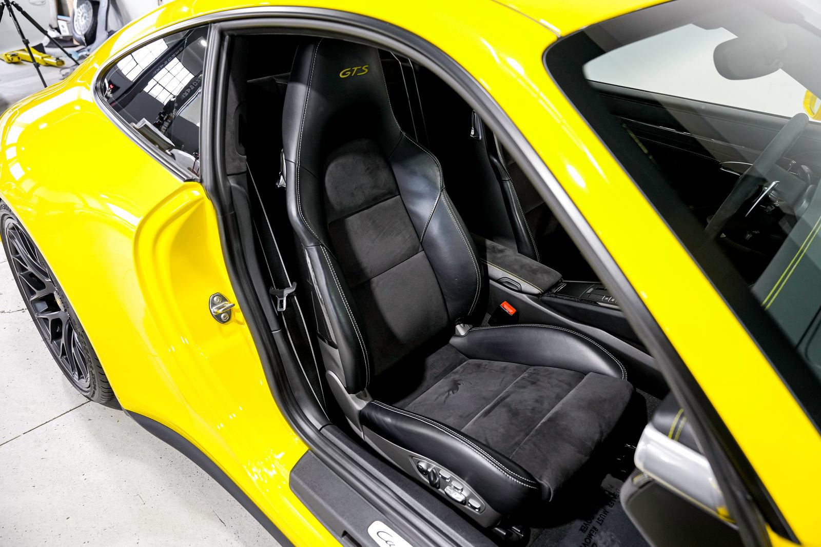 Used 2015 Porsche 911 Carrera GTS RWD image 28