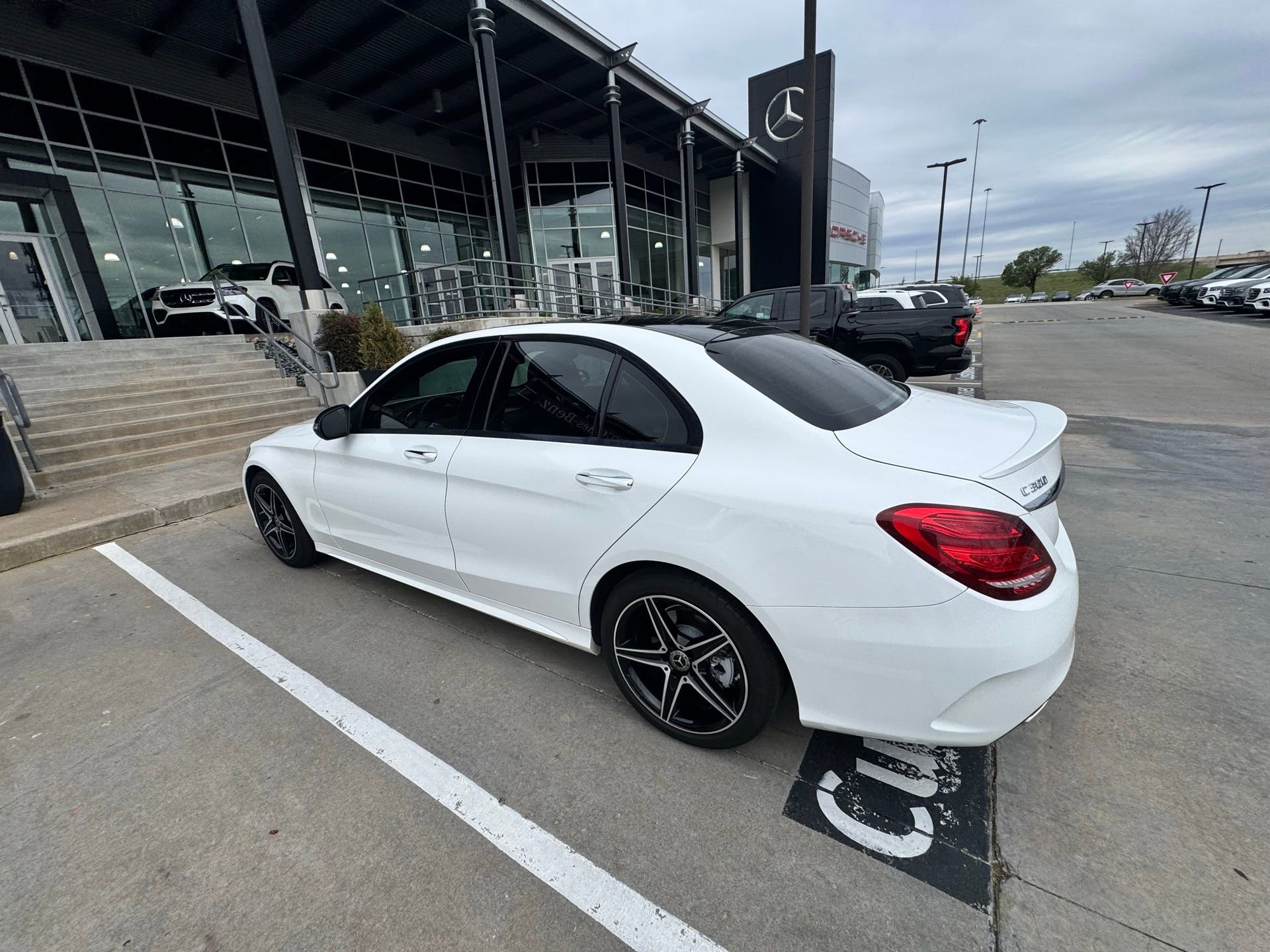 Used 2018 Mercedes-Benz C 300 4MATIC Sedan image 5