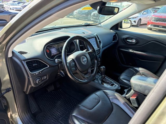 Used 2021 Jeep Cherokee Trailhawk AWD/4WD image 2