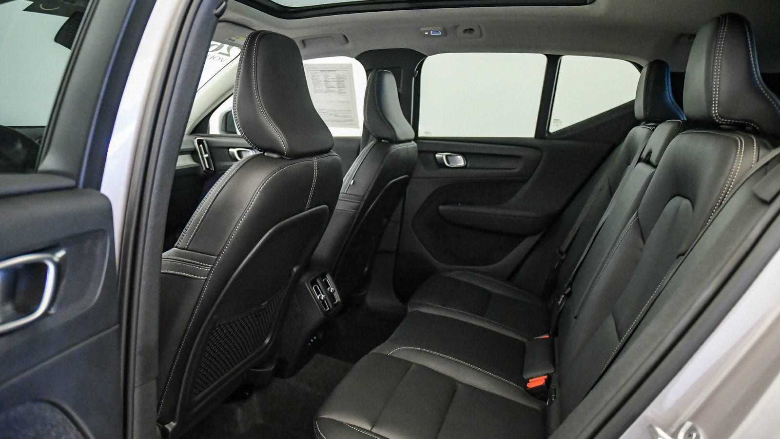 Certified 2026 Volvo XC40 B5 Plus AWD/4WD image 20
