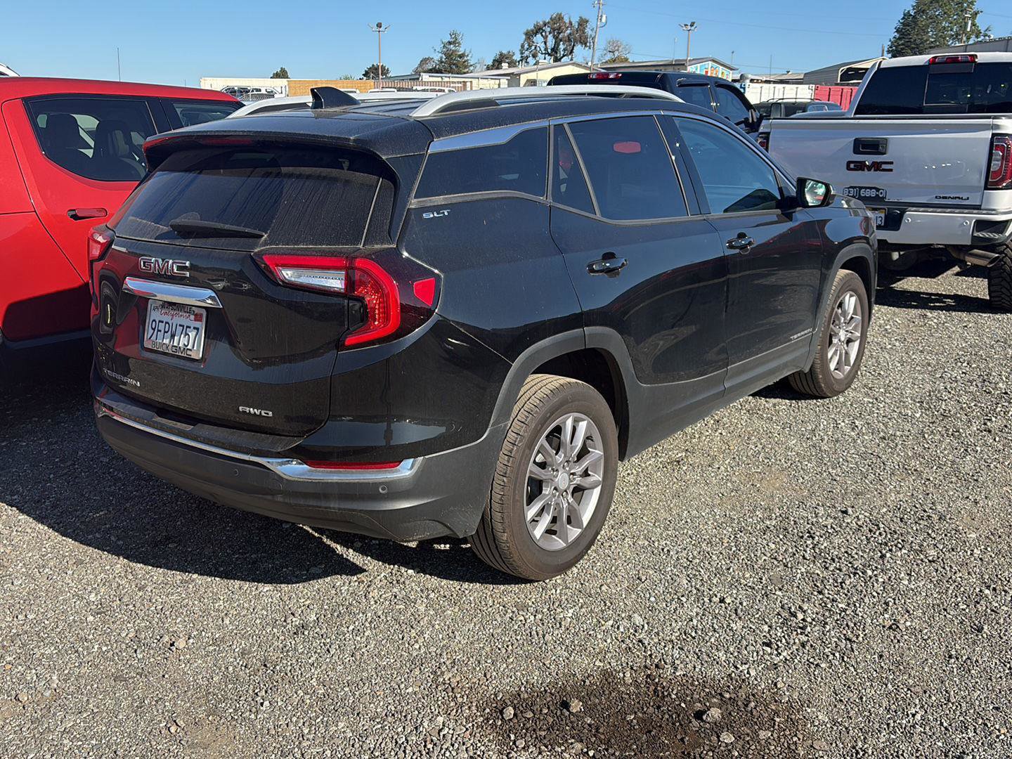 Used 2023 GMC Terrain SLT w/ Tech Package image 3