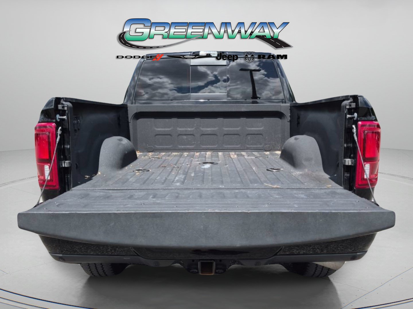 Used 2025 RAM 3500 Laramie AWD/4WD image 6