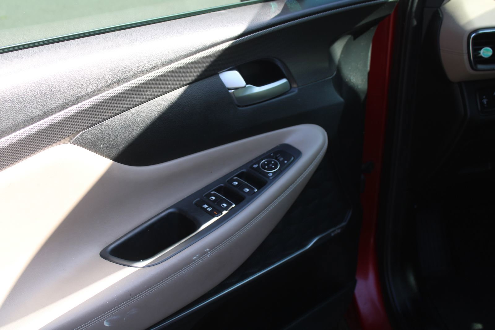 Used 2019 Hyundai Santa Fe Limited image 19