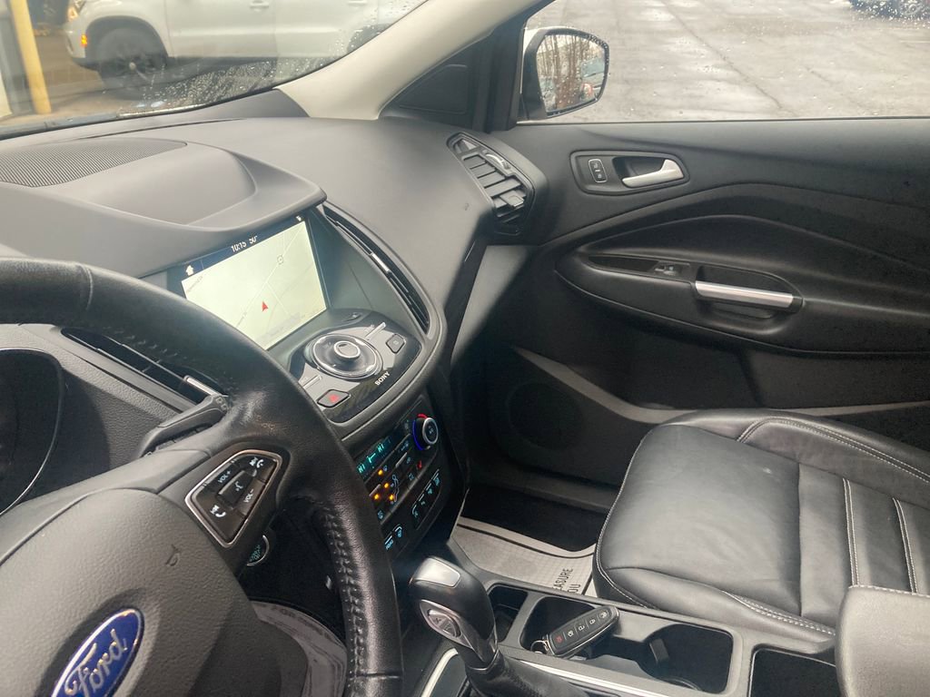 Used 2019 Ford Escape Titanium image 16