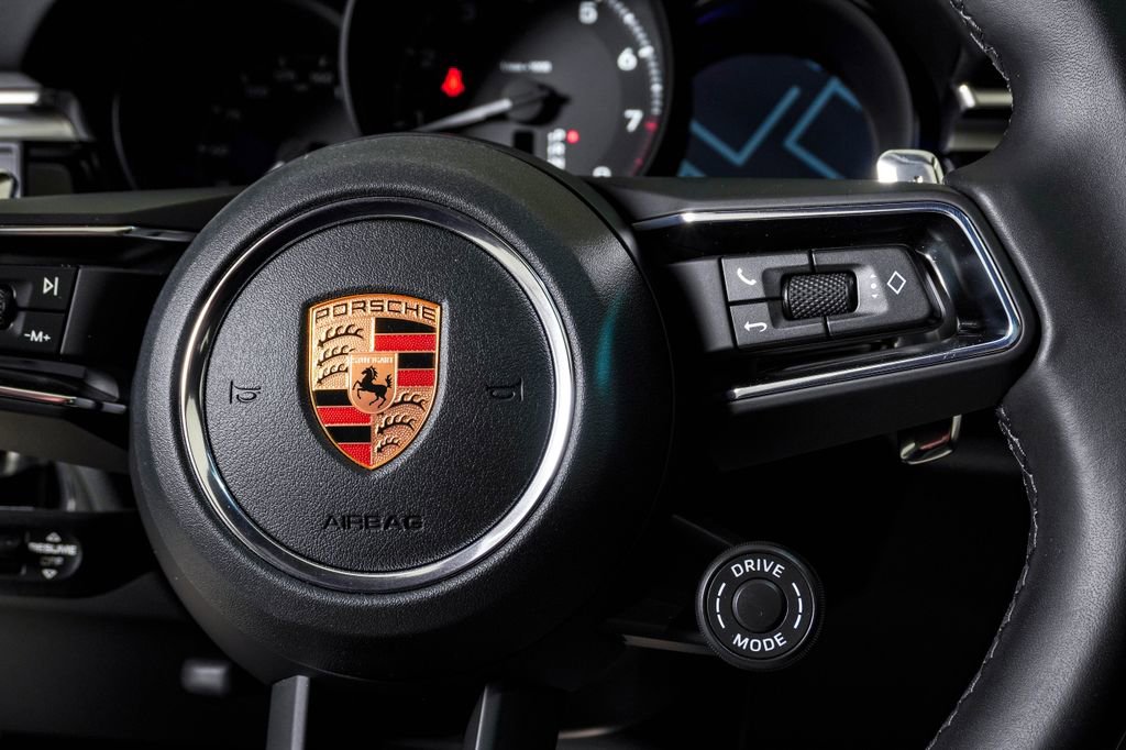 Certified 2026 Porsche Macan AWD/4WD image 19