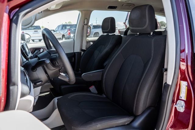 Used 2023 Chrysler Voyager LX FWD image 24