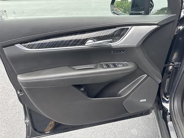 Used 2023 Cadillac XT6 Premium Luxury w/ Technology Package AWD/4WD image 7