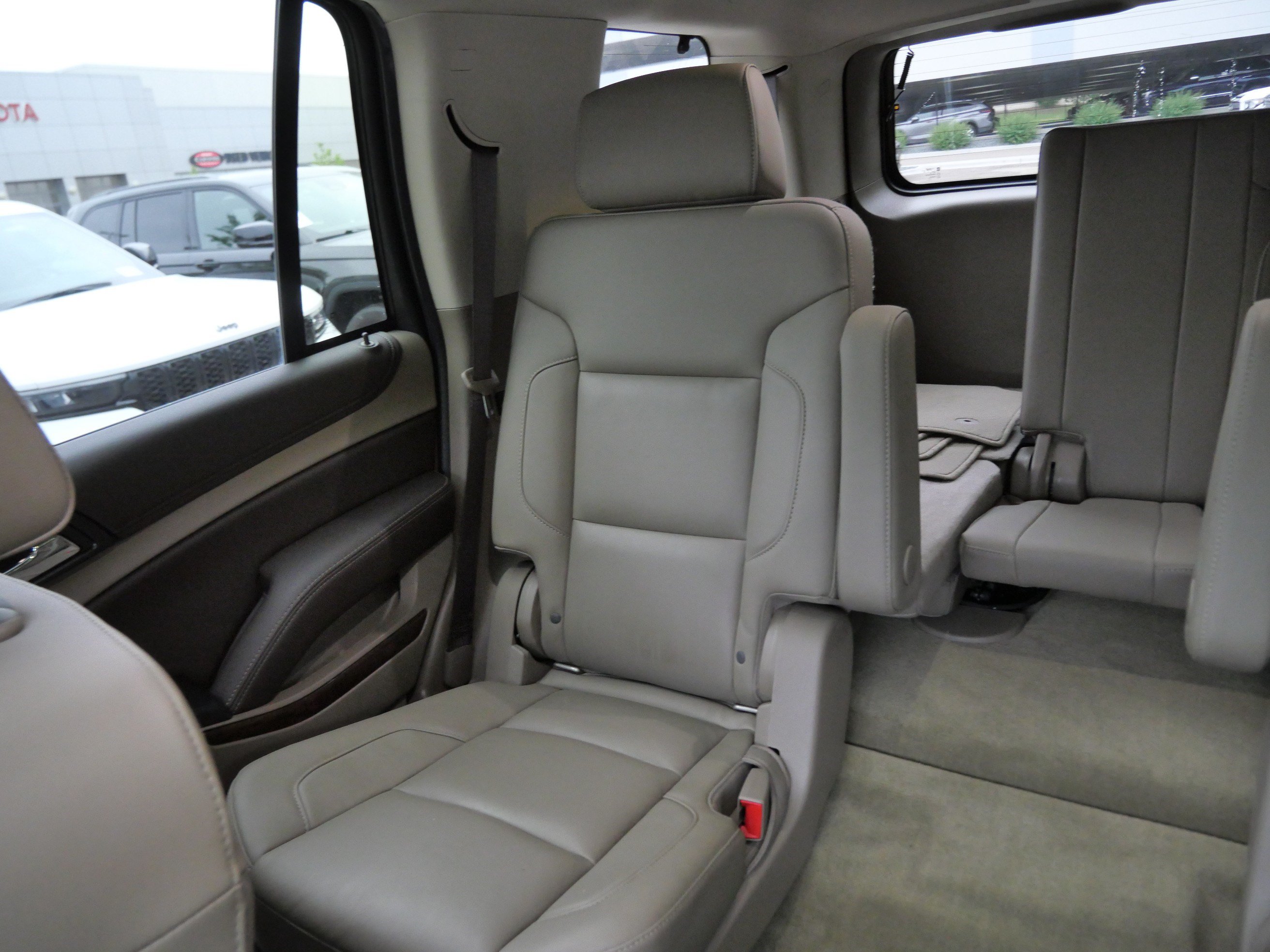 Used 2019 Chevrolet Tahoe LT w/ Luxury Package AWD/4WD image 12