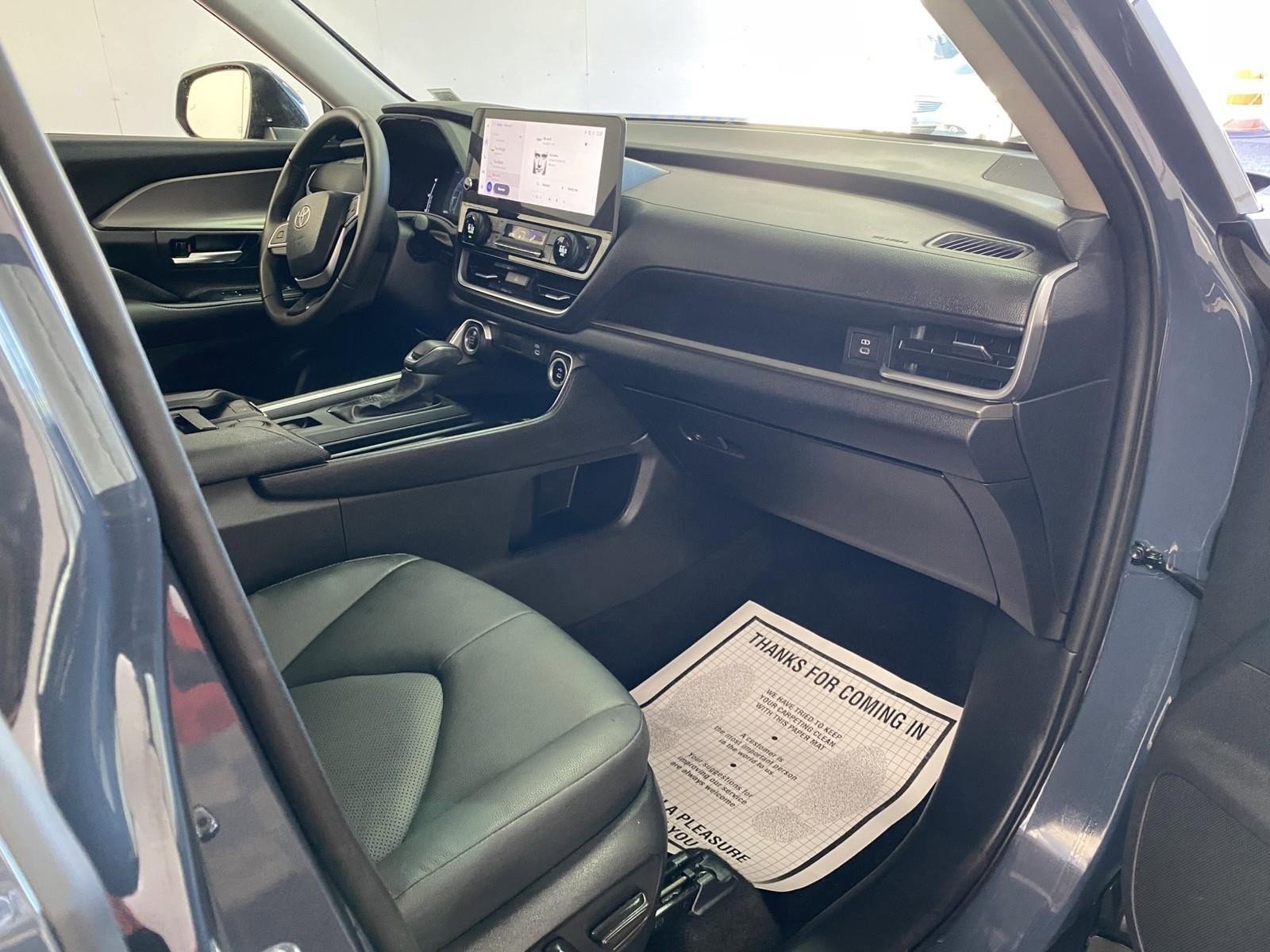 Used 2025 Toyota Grand Highlander FWD image 8