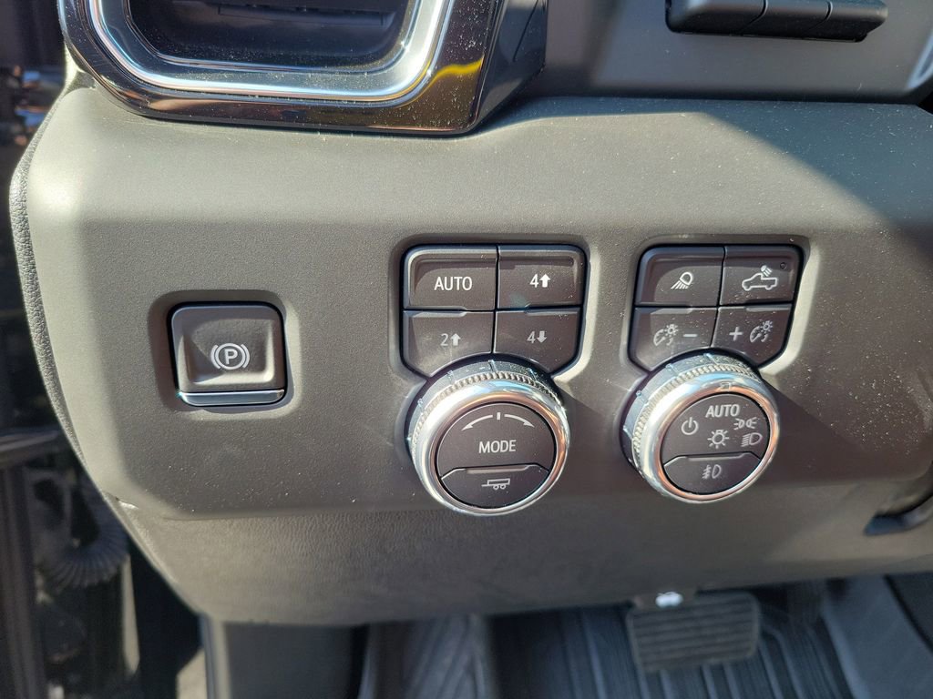 New 2025 GMC Sierra 3500 Denali Ultimate AWD/4WD image 24