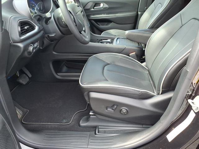 New 2027 Chrysler Pacifica Limited FWD image 14