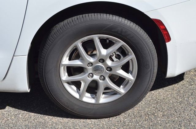 Used 2023 Chrysler Voyager LX image 12