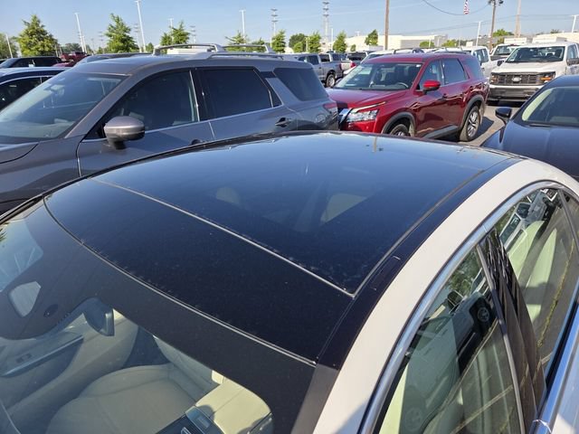 Used 2025 Mercedes-Benz C 300 4MATIC Sedan image 6