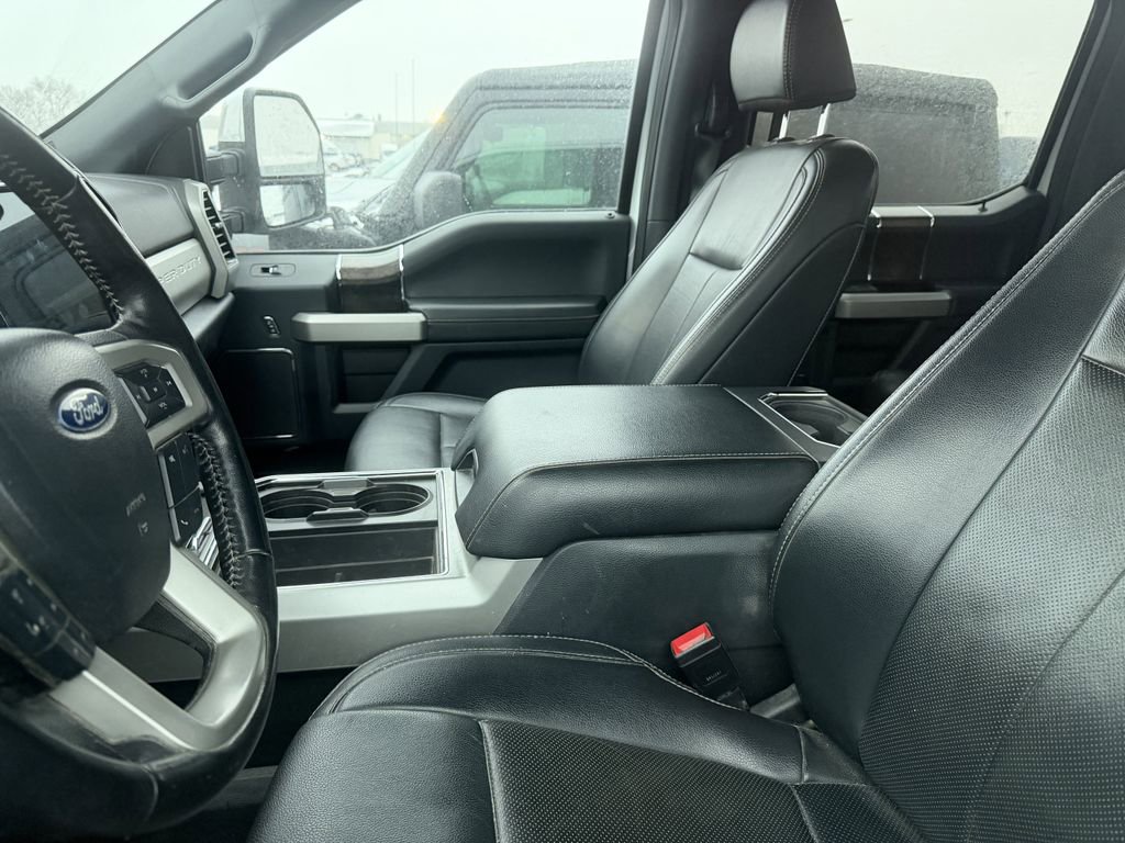 Used 2022 Ford F250 Lariat w/ Chrome Package image 3