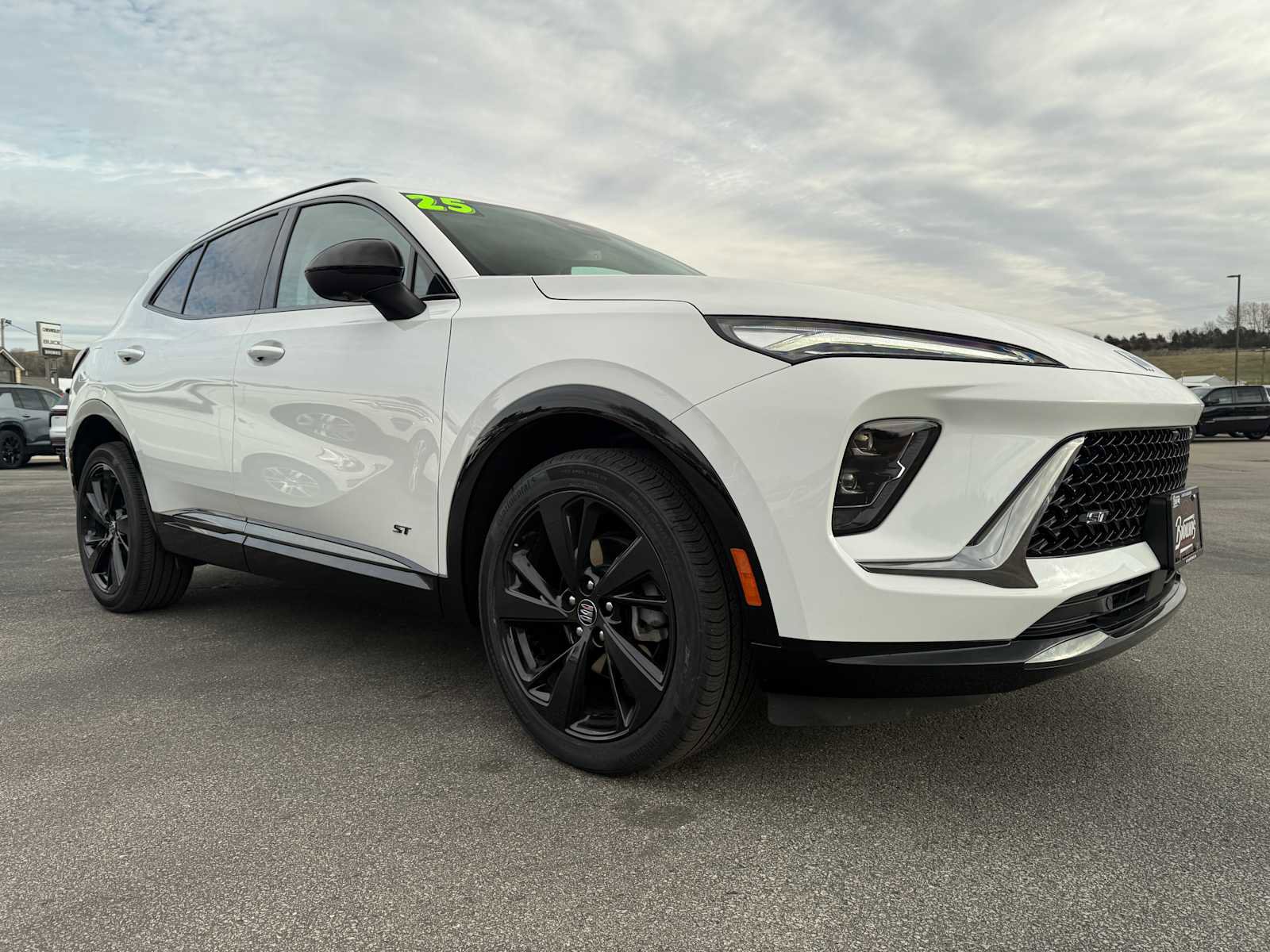 Used 2025 Buick Envision Sport Touring image 4