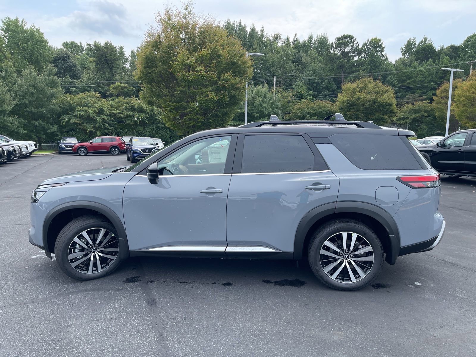 New 2025 Nissan Pathfinder Platinum image 5