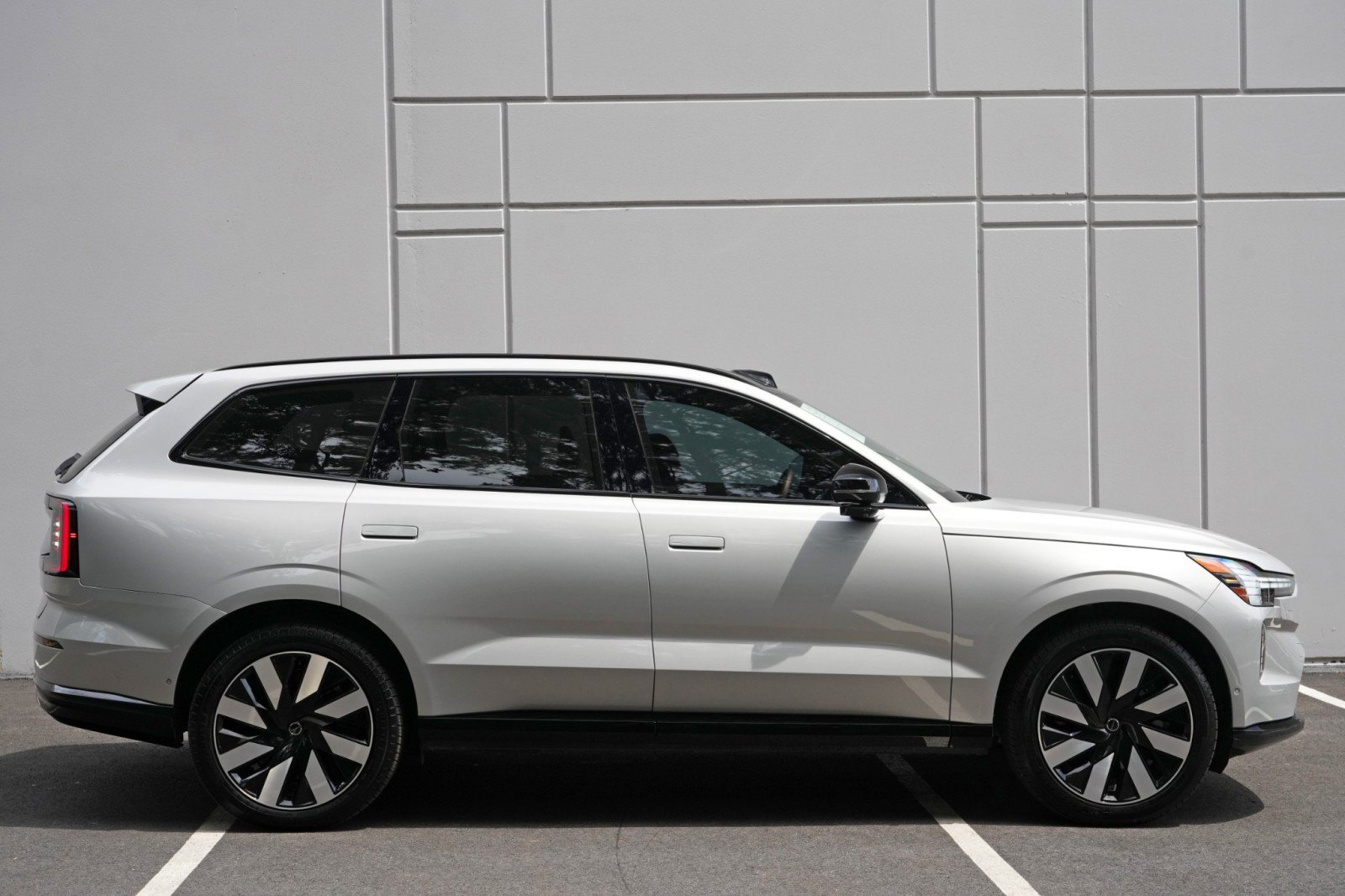 Used 2025 Volvo EX90 Ultra AWD/4WD image 52