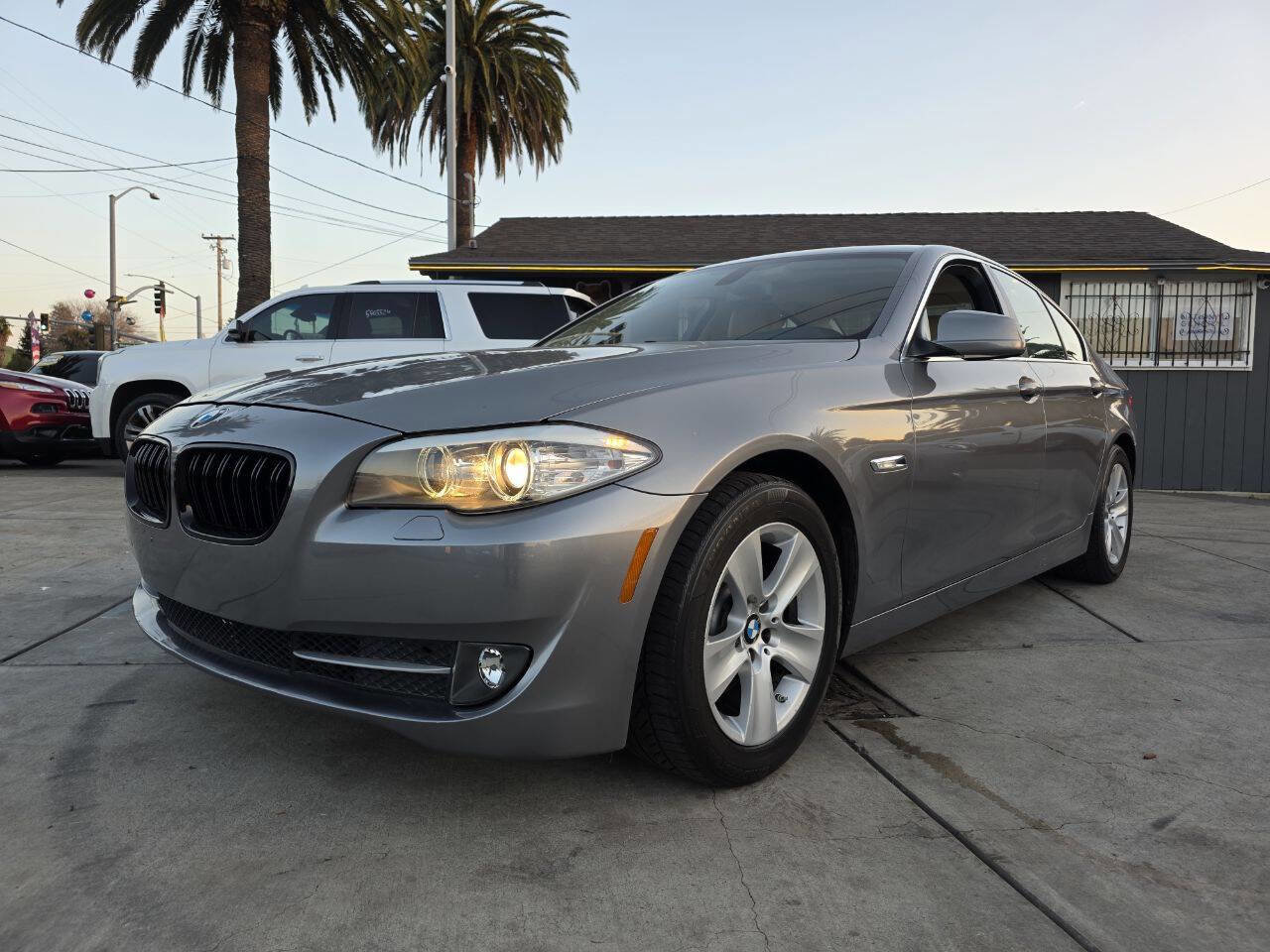 Used 2011 BMW 528i Sedan image 4