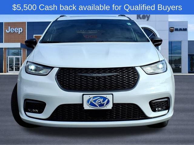 New 2026 Chrysler Pacifica Select w/ S Appearance Package AWD/4WD image 2