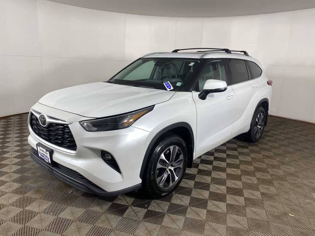 Used 2023 Toyota Highlander XLE image 5