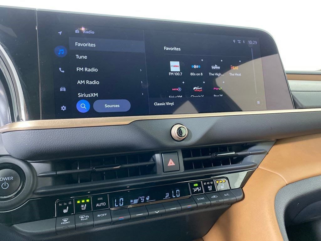 Used 2025 Toyota Crown Signia Limited w/ Advanced Technology Package image 18