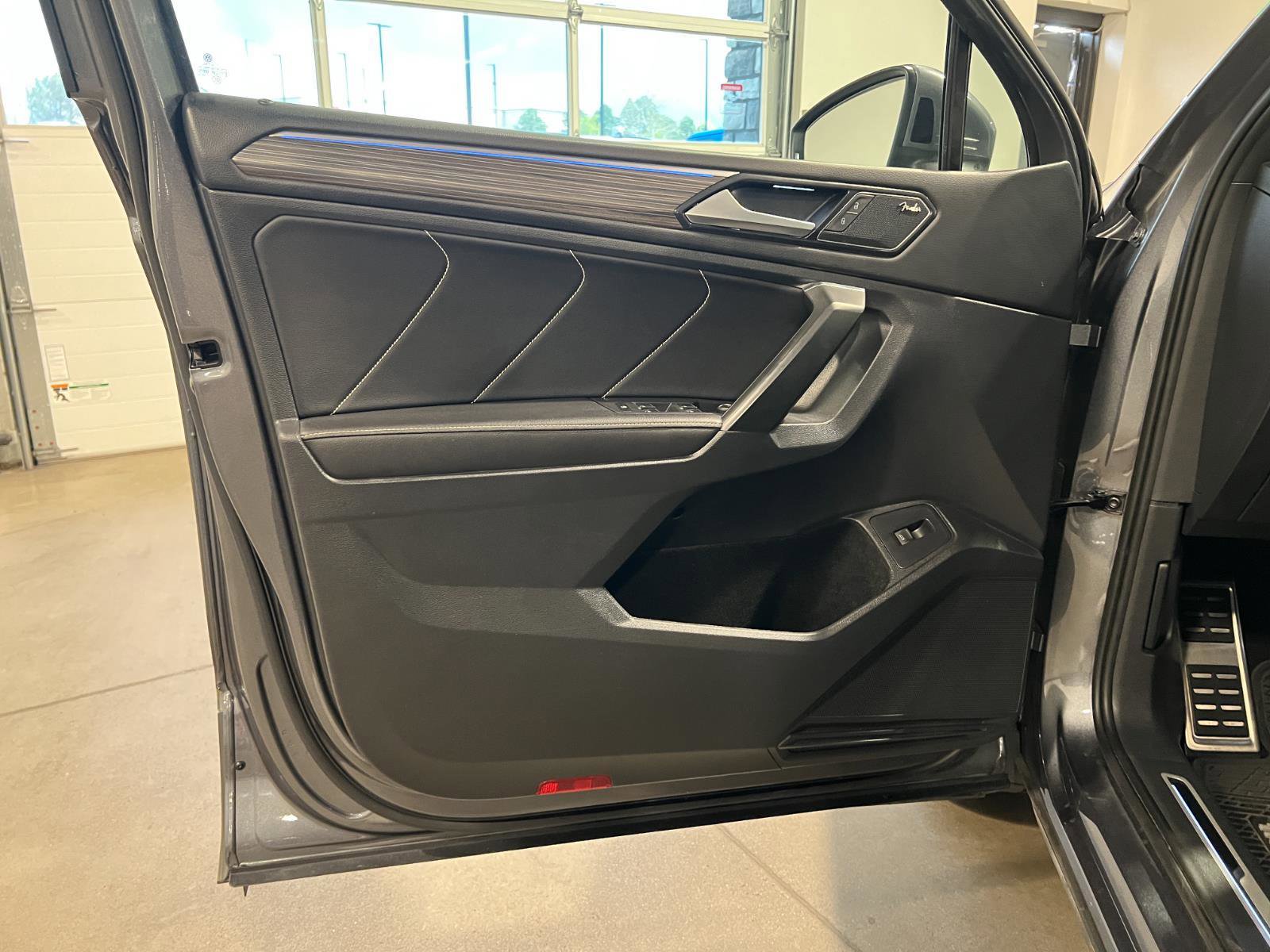 Used 2022 Volkswagen Tiguan SEL R-Line image 26