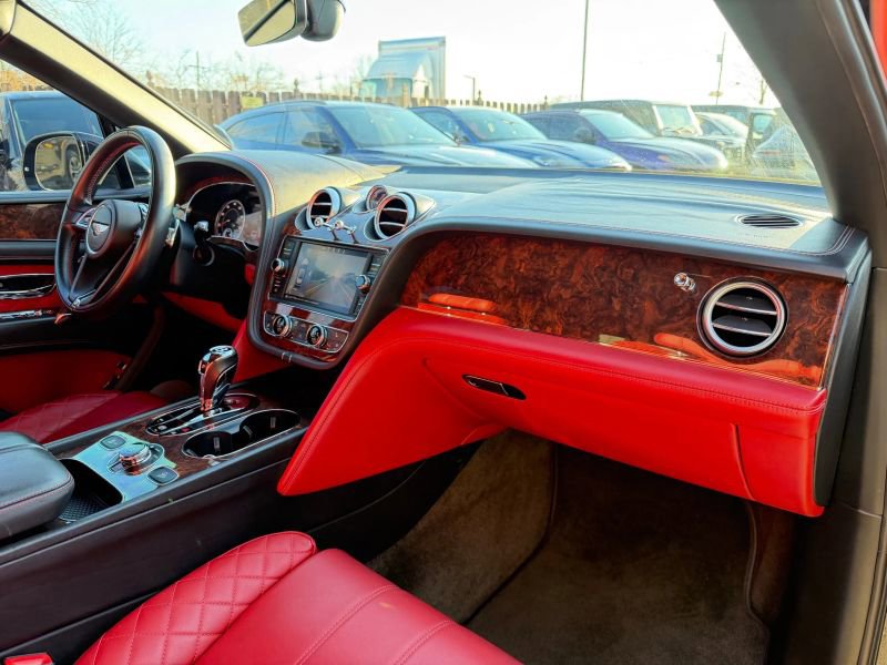 Used 2019 Bentley Bentayga image 30