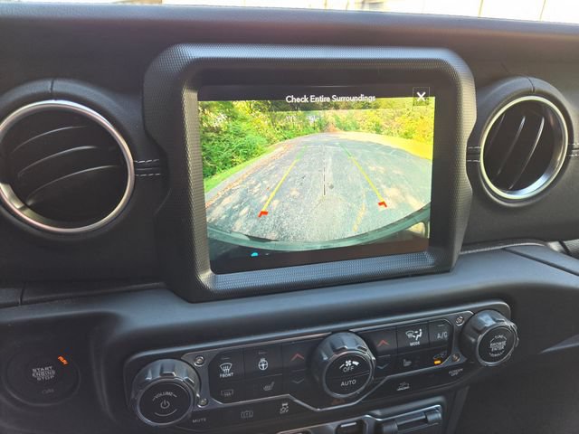 Used 2022 Jeep Wrangler Unlimited Sahara w/ Cold Weather Group AWD/4WD image 19