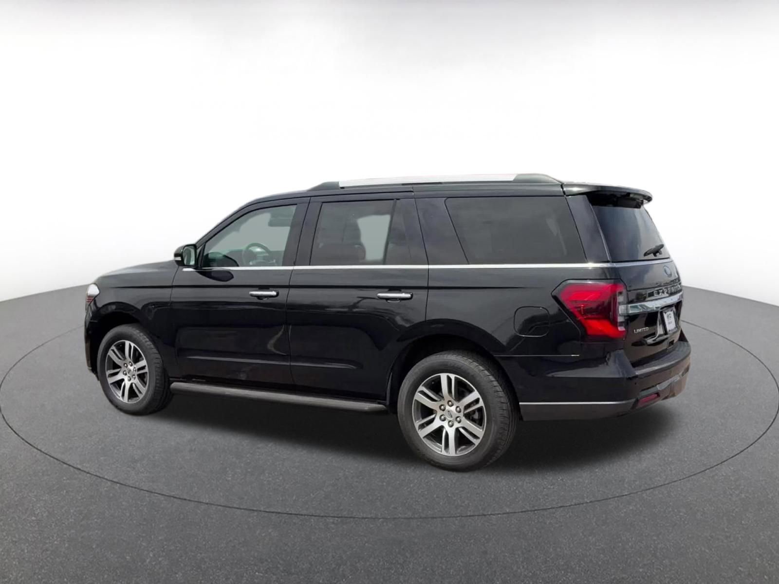 Used 2024 Ford Expedition Limited RWD image 10