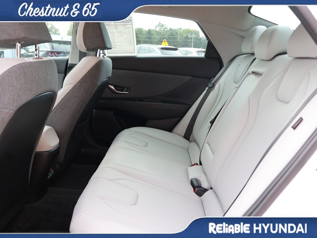 Certified 2025 Hyundai Elantra Limited FWD image 17