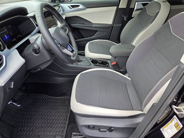 Certified 2025 Volkswagen Taos SE FWD image 11