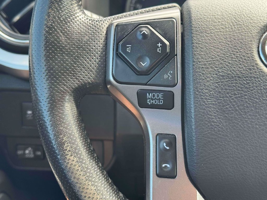 Used 2022 Toyota Tacoma SR5 AWD/4WD image 23