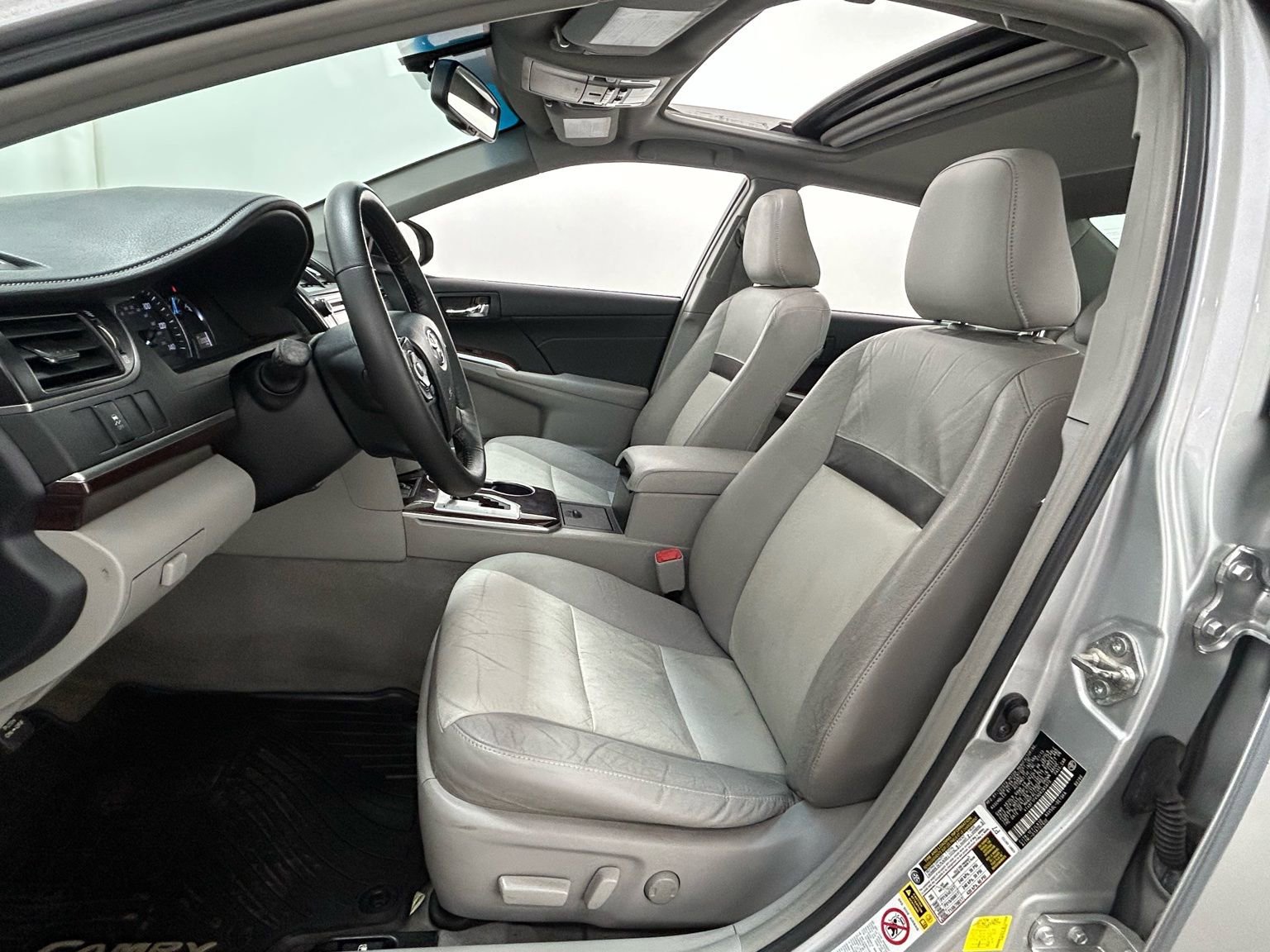 Used 2013 Toyota Camry XLE w/ Leather Pkg image 28