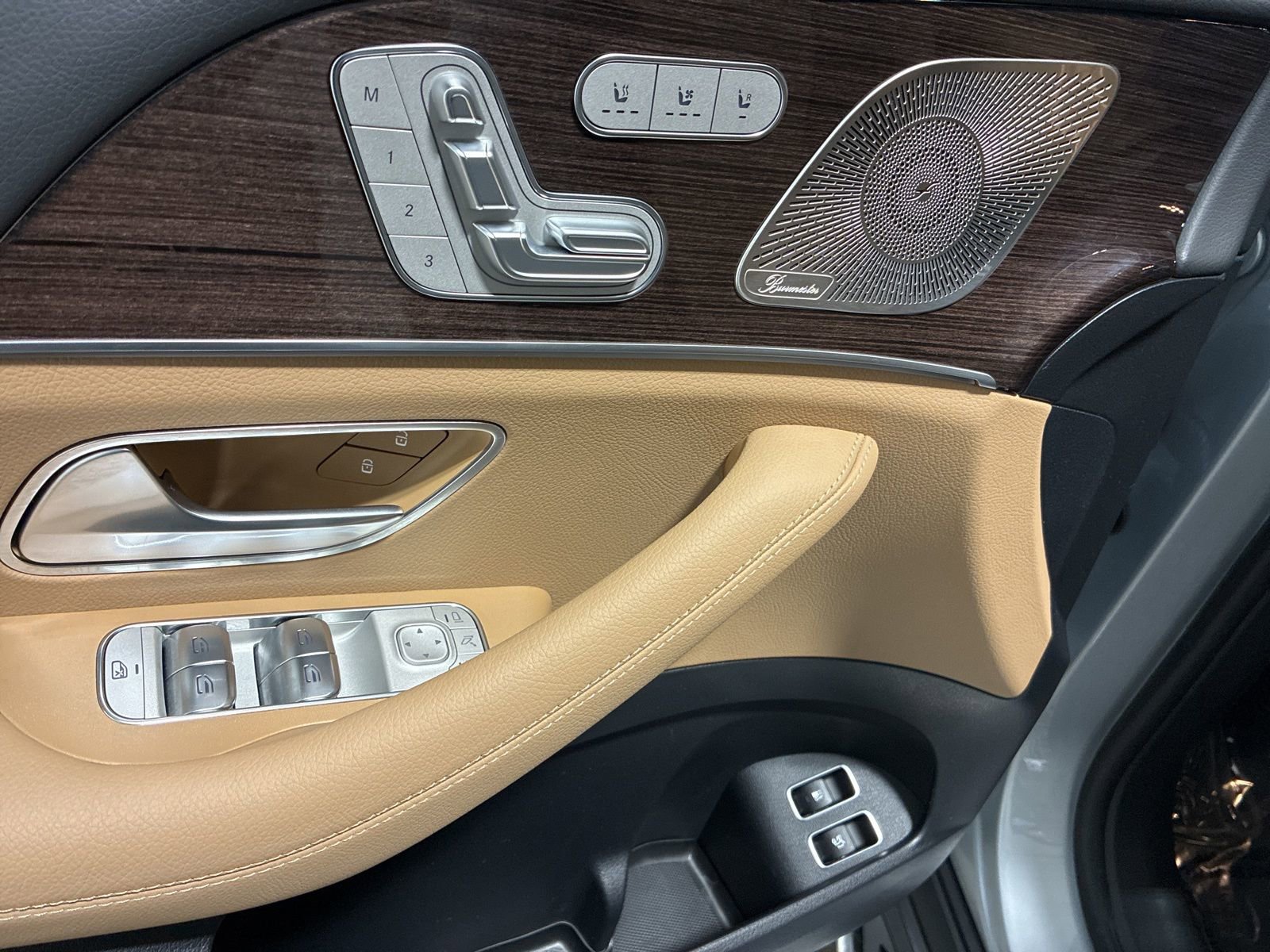 Used 2025 Mercedes-Benz GLE 450e 4MATIC image 7