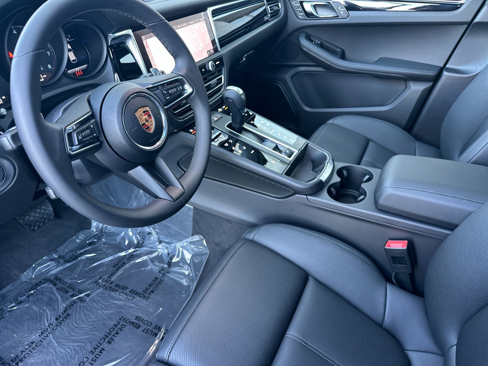 New 2026 Porsche Macan AWD/4WD image 5