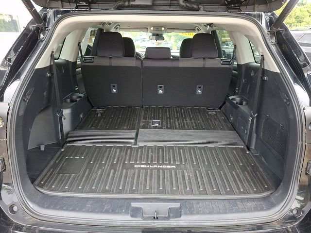 Used 2021 Toyota Highlander LE FWD image 28