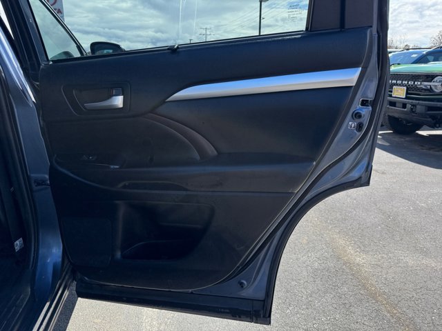 Used 2019 Toyota Highlander XLE AWD/4WD image 26