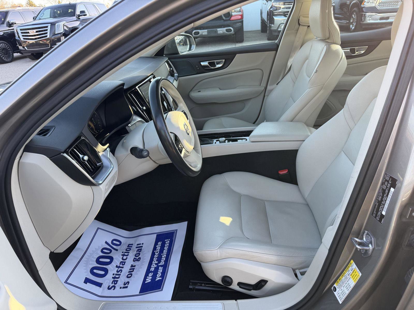 Used 2020 Volvo S60 T5 Momentum image 12