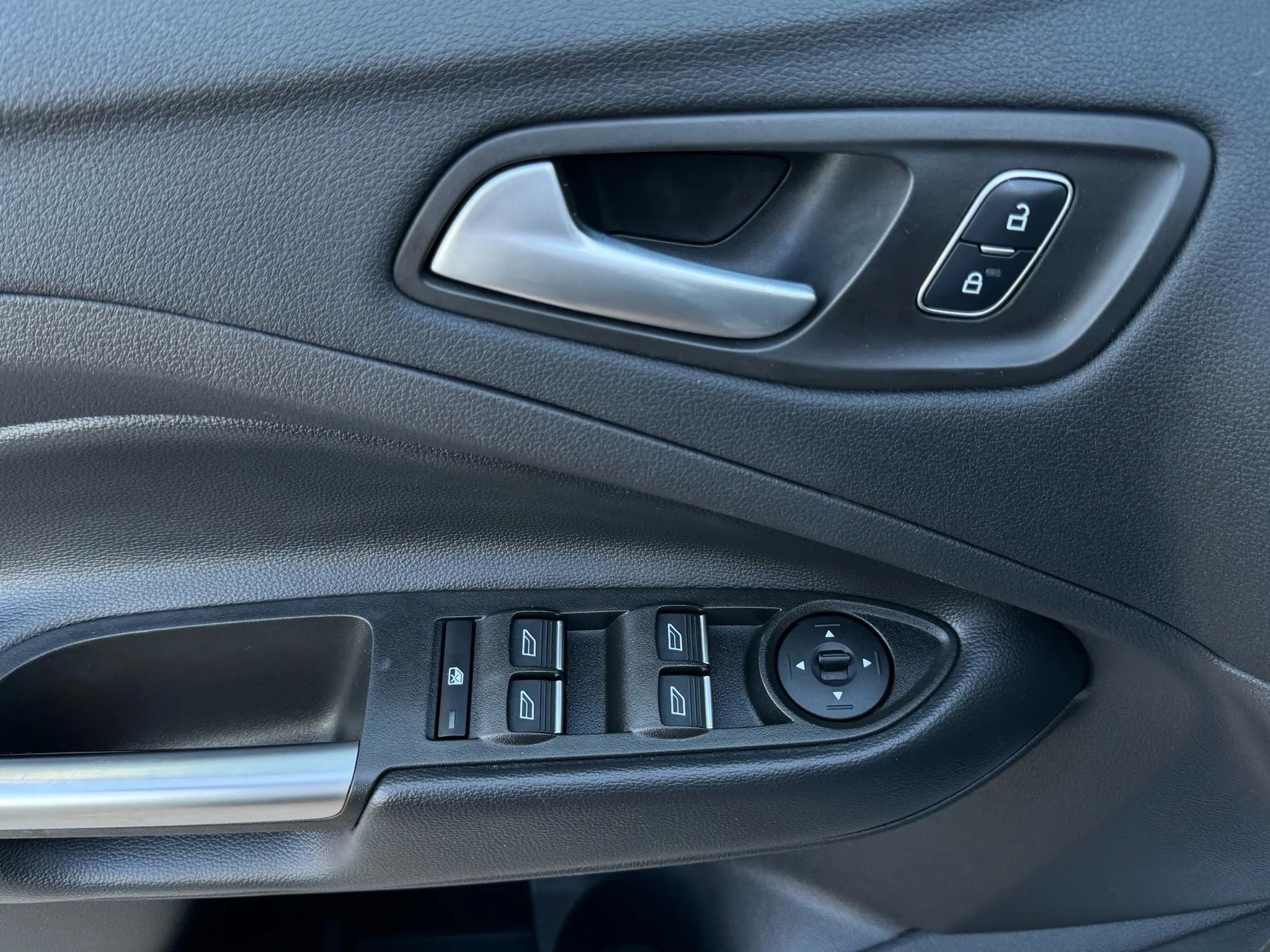 Used 2017 Ford C-MAX Energi SE w/ Equipment Group 402A image 15