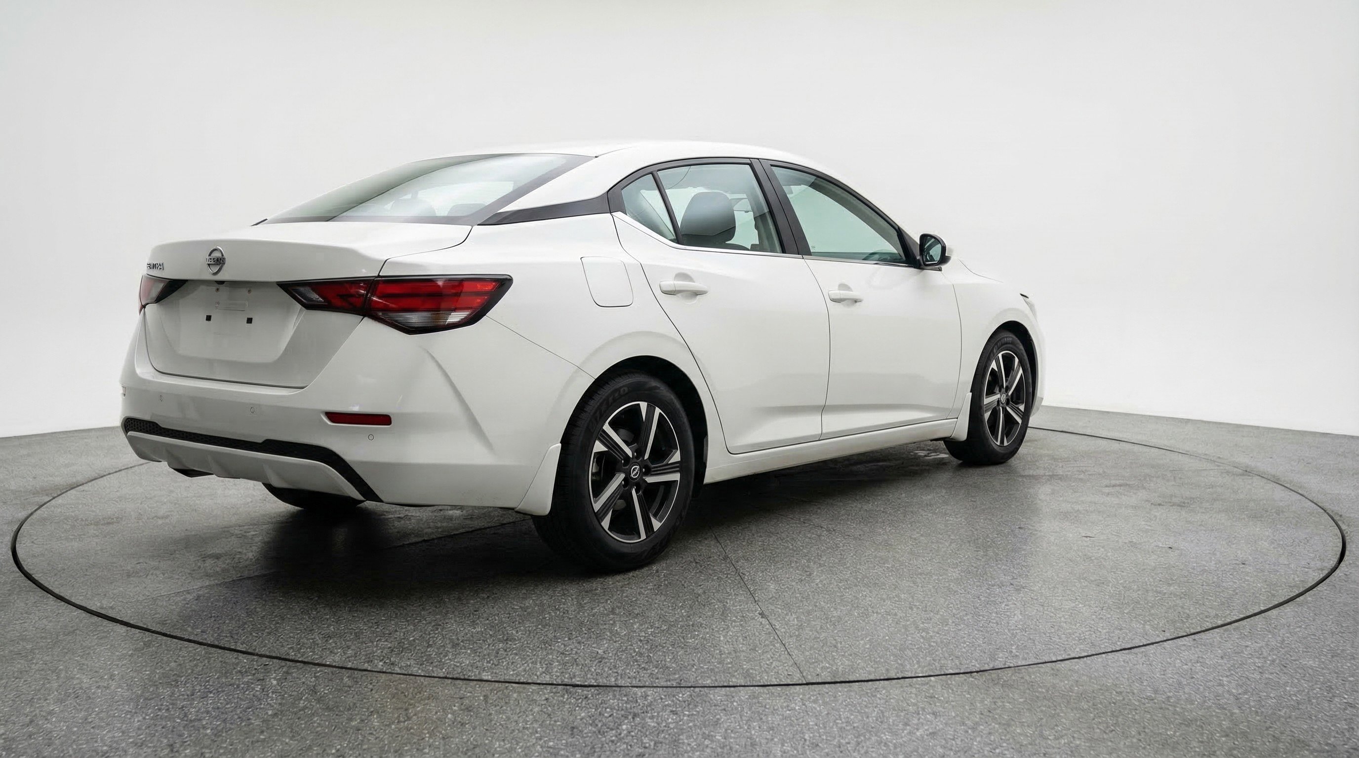 Used 2025 Nissan Sentra SV FWD image 9