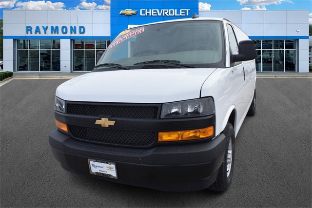 New 2025 Chevrolet Express 2500 Work Van image 7