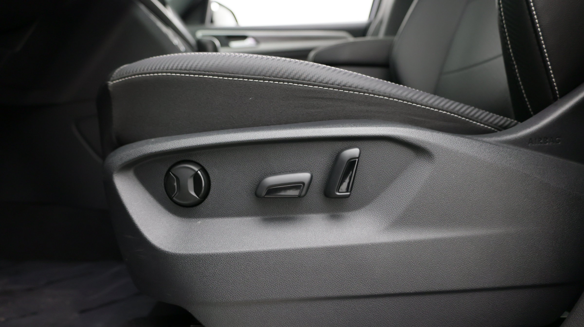 Used 2023 Volkswagen Atlas Cross Sport SE w/ Panoramic Sunroof Package FWD image 15