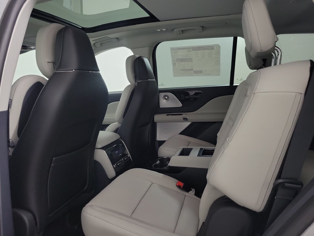 New 2027 Lincoln Aviator Reserve w/ Luxury Package RWD image 12