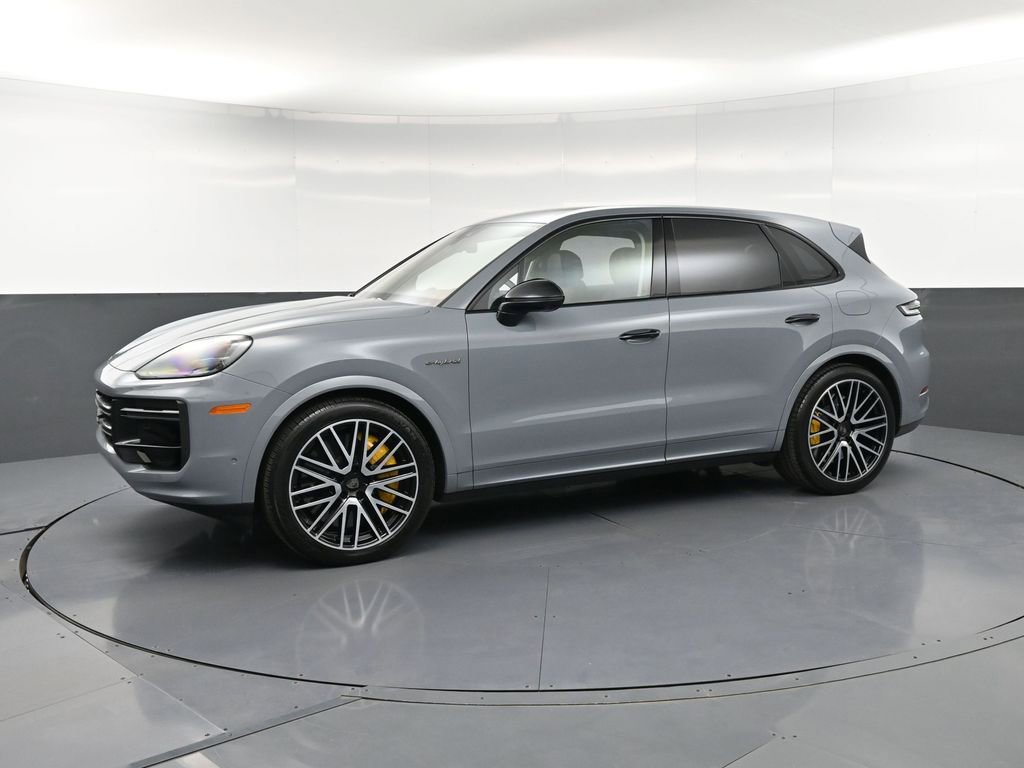 Certified 2025 Porsche Cayenne Turbo AWD/4WD image 11