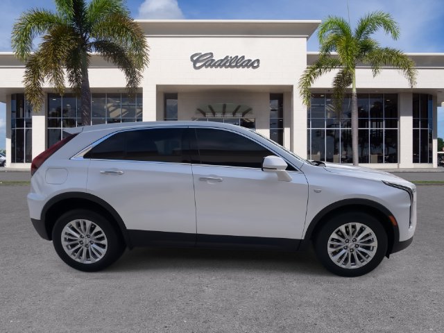 Certified 2024 Cadillac XT4 Luxury w/ Cold Weather Package FWD image 16