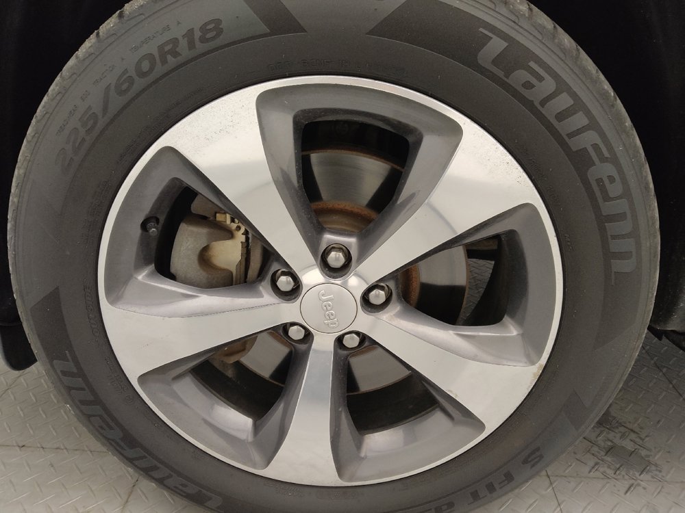 Used 2019 Jeep Cherokee Limited AWD/4WD image 31