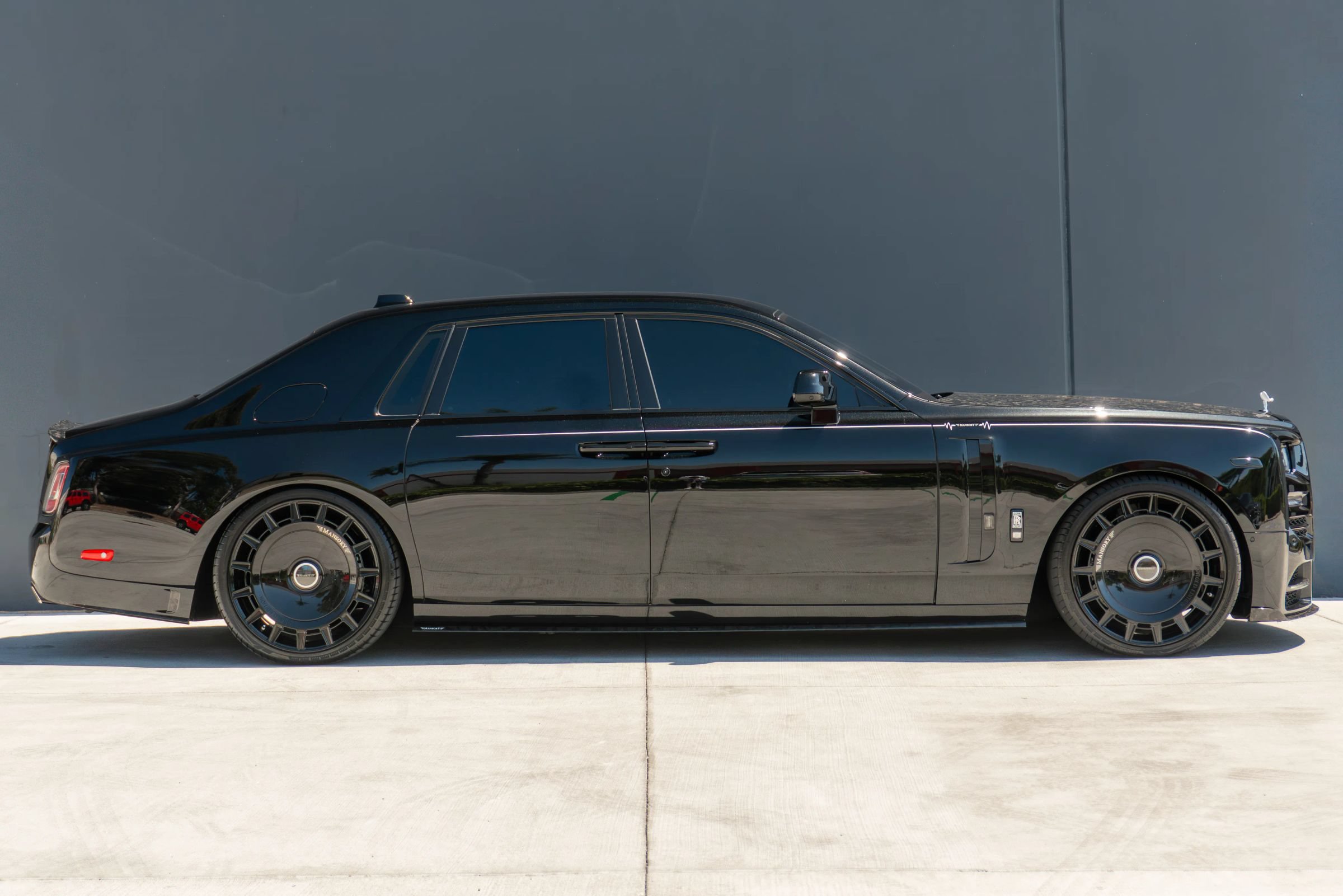 Used 2024 Rolls-Royce Phantom Sedan w/ The Phantom Package RWD image 6