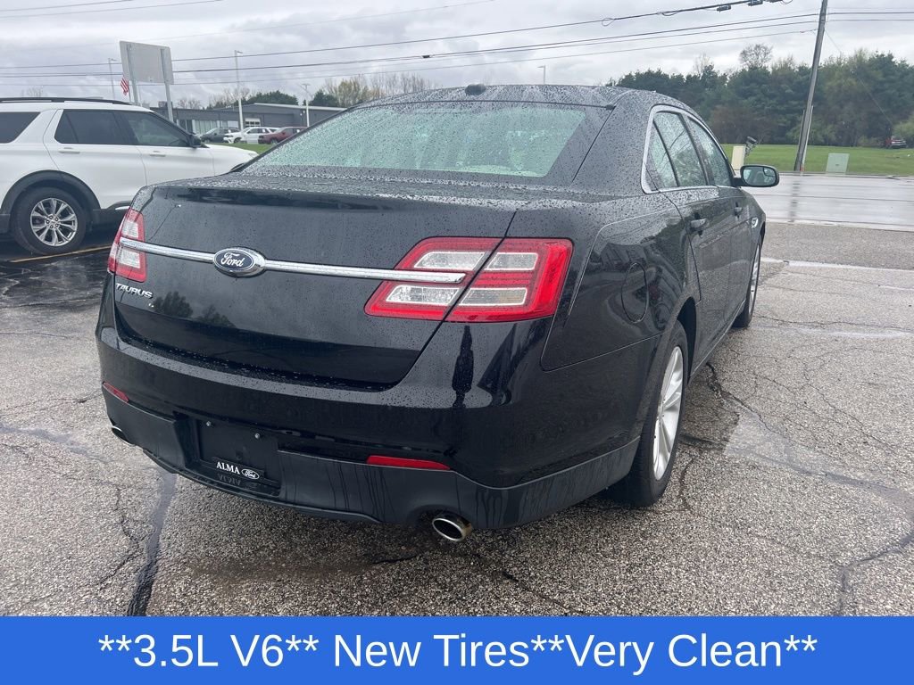 Used 2016 Ford Taurus SE FWD image 8