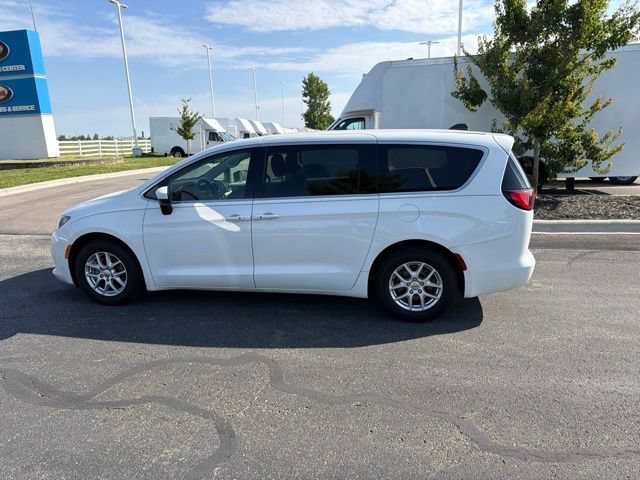 Used 2022 Chrysler Voyager LX FWD image 8